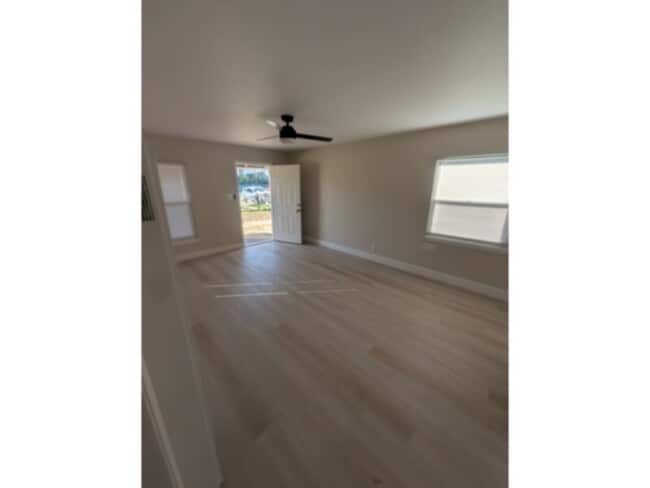 Building Photo - Updated 2 Bed Apartment