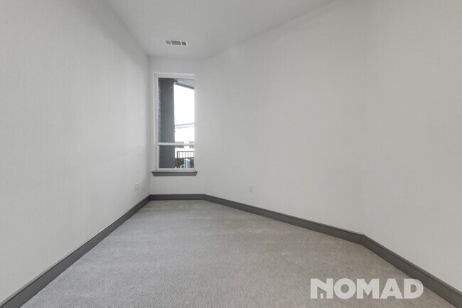 Building Photo - 1 Bedroom Condo in Carrollton