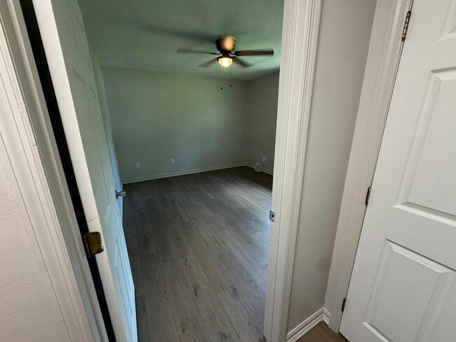Building Photo - 119-121 Michael Avenue, Unit 121