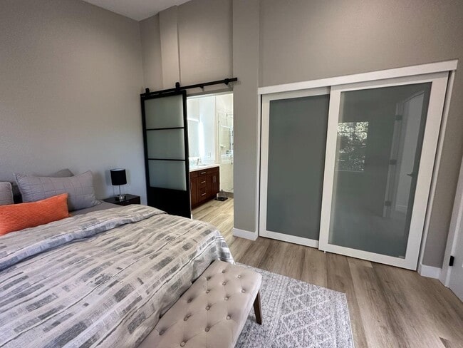 Building Photo - 1 Passage Ln