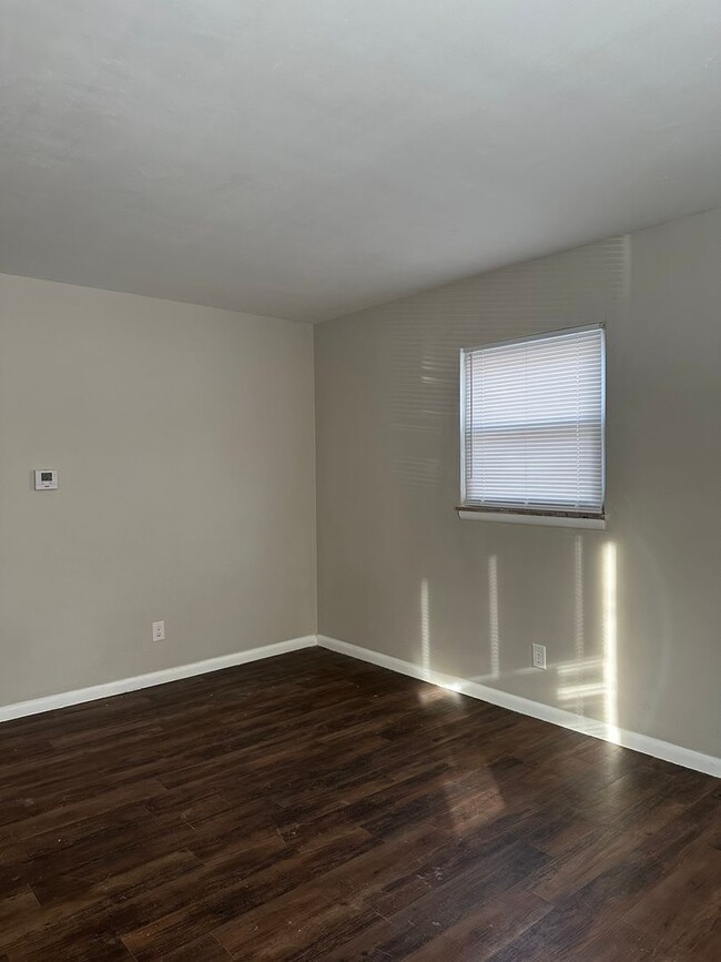 Building Photo - HOME for RENT in North Linden Columbus/Web...