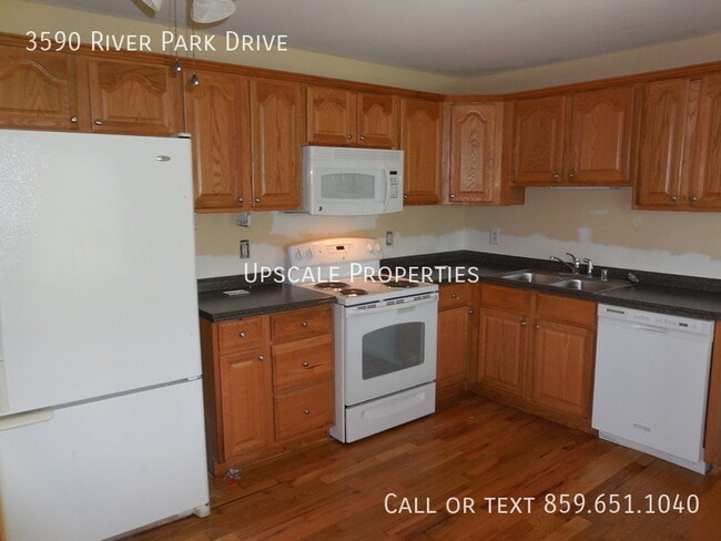 Building Photo - 3590 River Park Dr