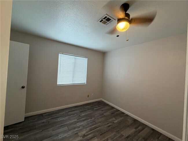 Building Photo - 516 Inness Ave