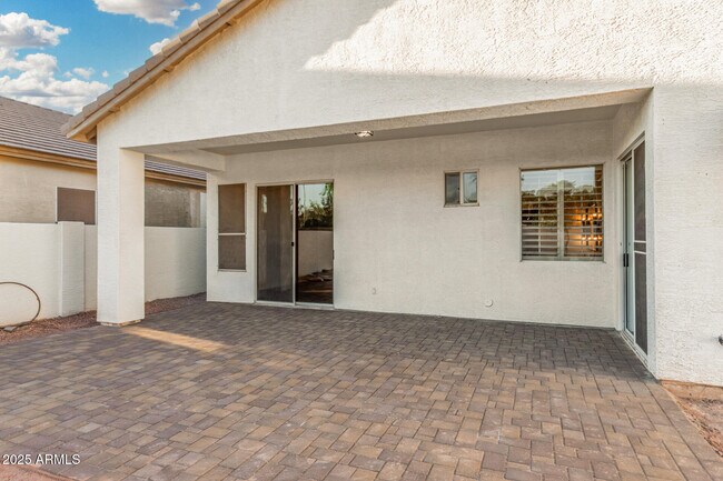 Building Photo - 925 W San Marcos Dr