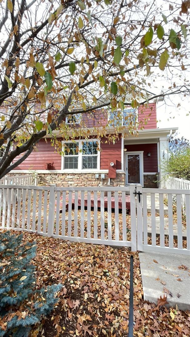 Primary Photo - Charming 2 Bedroom, 2.5 bath Townhome in Fabulous Erie, Co!