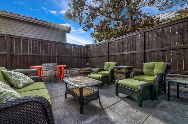 Building Photo - Beautiful 3 Bed/2.5 Bath Home in NW Bend - Via Cambria