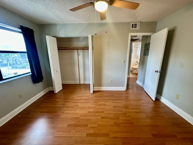 Building Photo - 2570 W 67th Pl