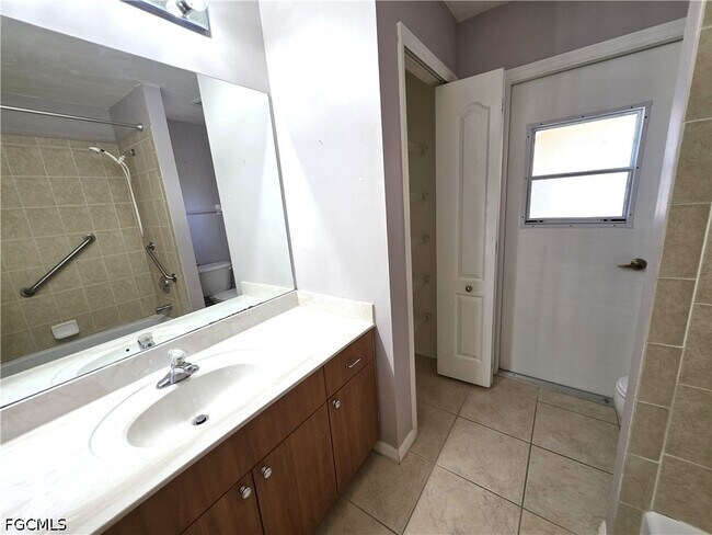 Building Photo - 4614 SW 9th Pl