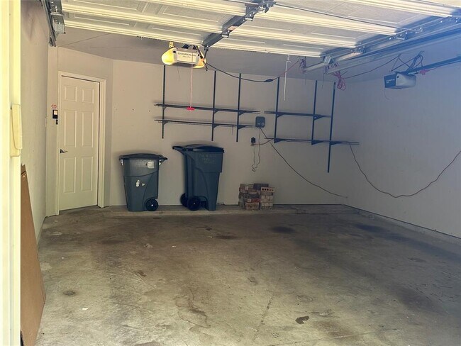 Building Photo - 1322 W Forest Dr