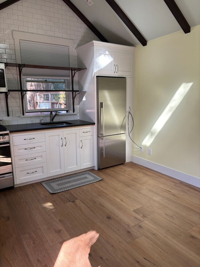 Building Photo - 9566 Main St