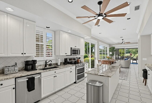 Building Photo - Winter season on the Boca Royale golf course, furnished pool home with club membership