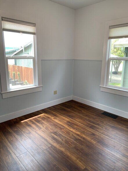 Building Photo - 1065 5th St