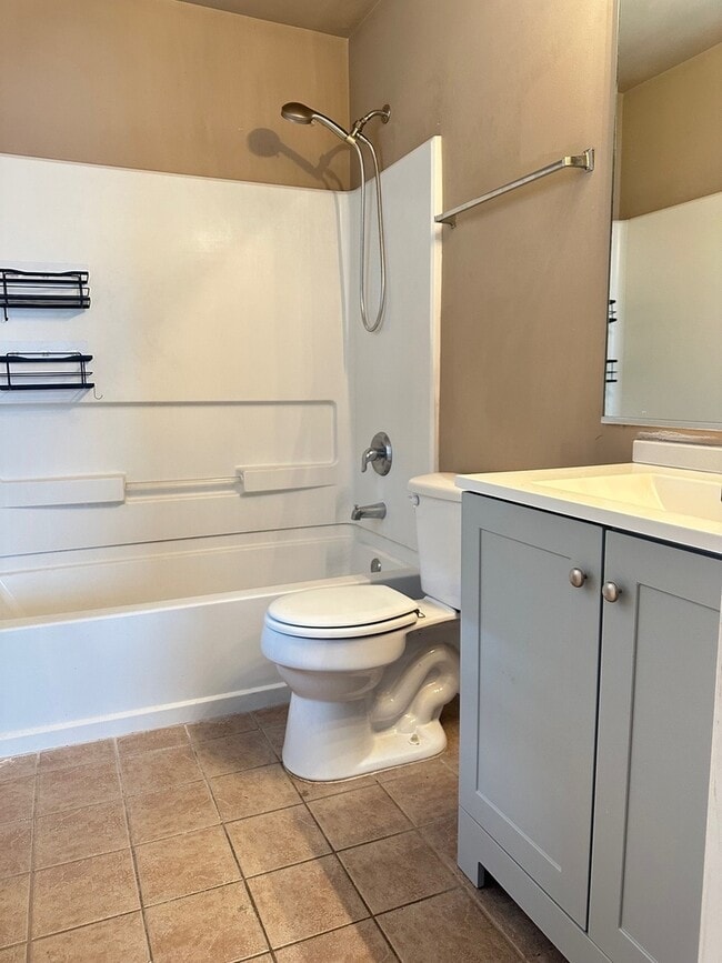 Building Photo - 228 S Alder Creek Dr