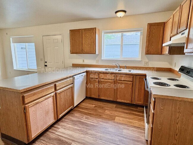 Building Photo - 801 N Brigger St