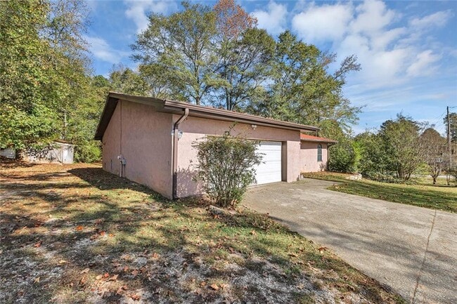 Building Photo - 5575 Milam Rd