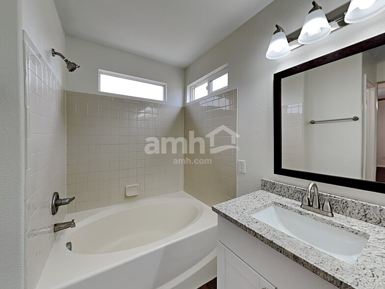 Building Photo - 7728 Barn Owl Dr