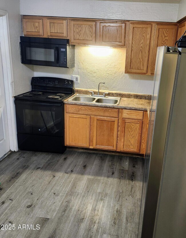 Building Photo - 4615 N 39th Ave