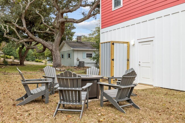Building Photo - 5603 Sound Dr