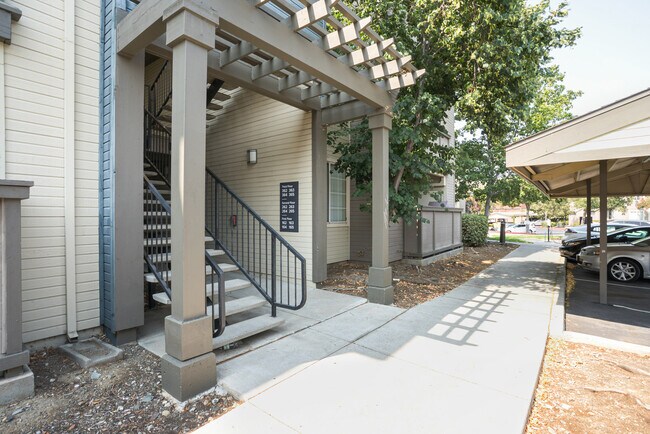Building Photo - 516 Railway Ave