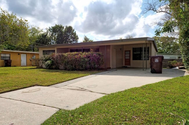 Building Photo - Beautiful 3bd 2bth Home with patio and lar...