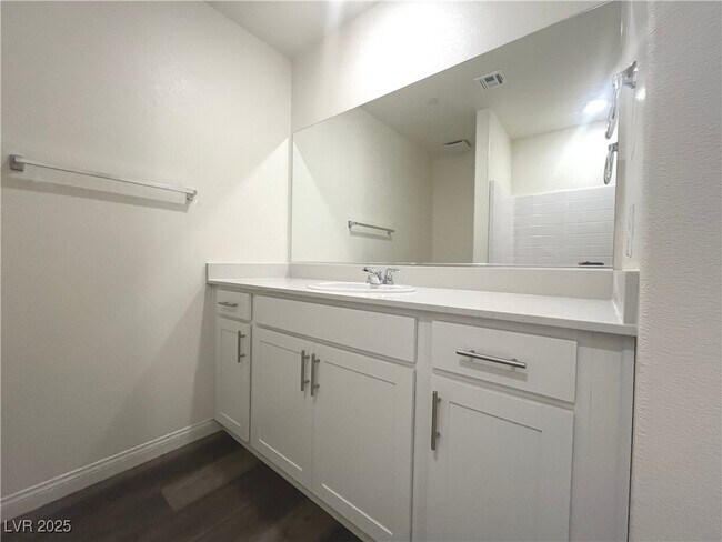 Building Photo - 510 Golden Cardinal Ave