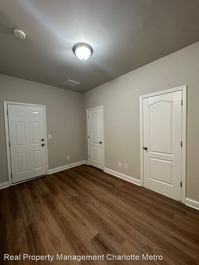 Building Photo - 2 br, 2.5 bath House - 1122 Dean Hall Lane