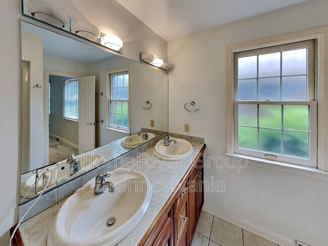 Building Photo - 31 Brucewood Dr