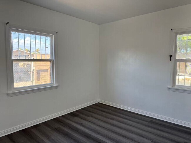 Building Photo - 1140 S San Antonio Ave