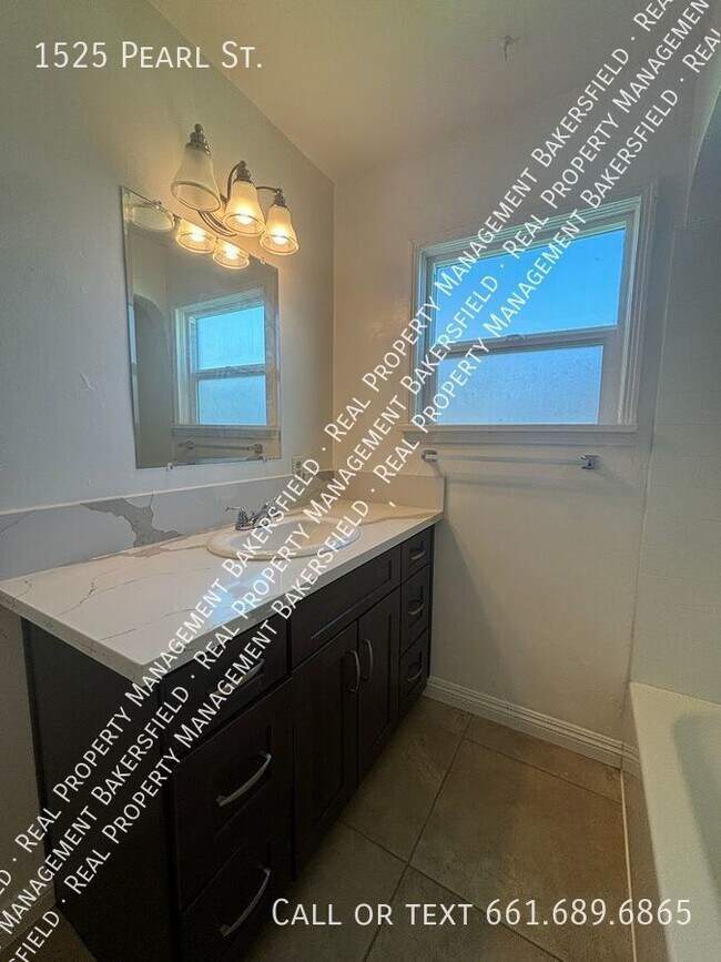 Building Photo - 1525 Pearl Street-Zero deposit, Ask us how!