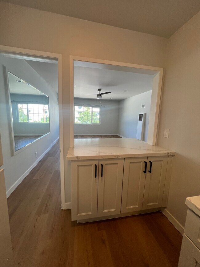 Building Photo - 2859 Leeward Ave