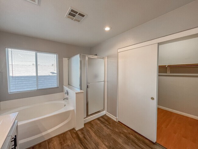 Building Photo - **$500 OFF MOVE IN BY 08/07/2026**Charming Two-Story Home In the Heart of Summerlin with Pool
