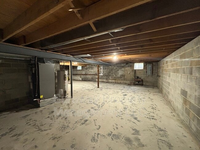 Building Photo - 605 Heather Ln