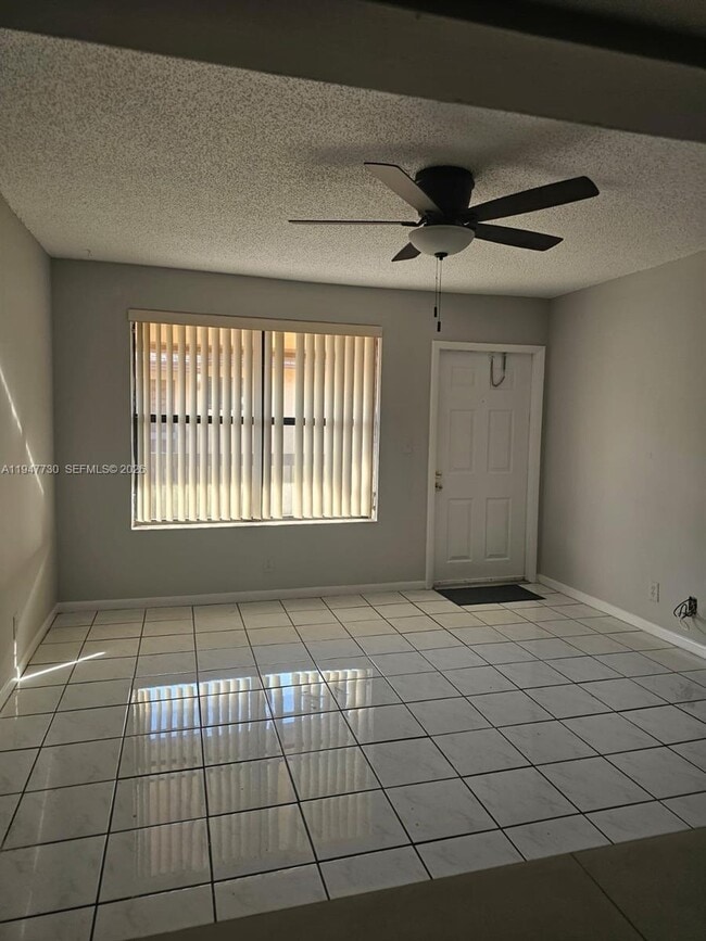 Building Photo - 10037 Winding Lake Rd