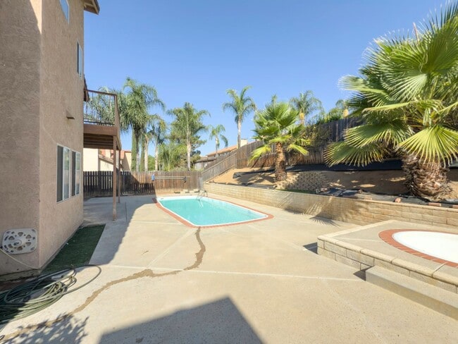 Building Photo - 2 Story, 3-Bedroom POOL + SOLAR Home in Wi...