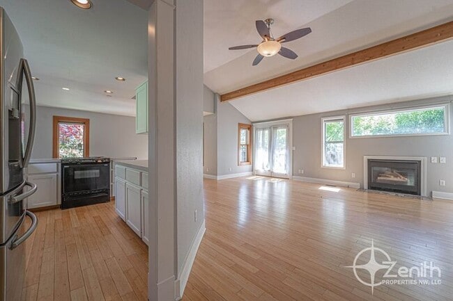 Building Photo - 2819 NE 54th St