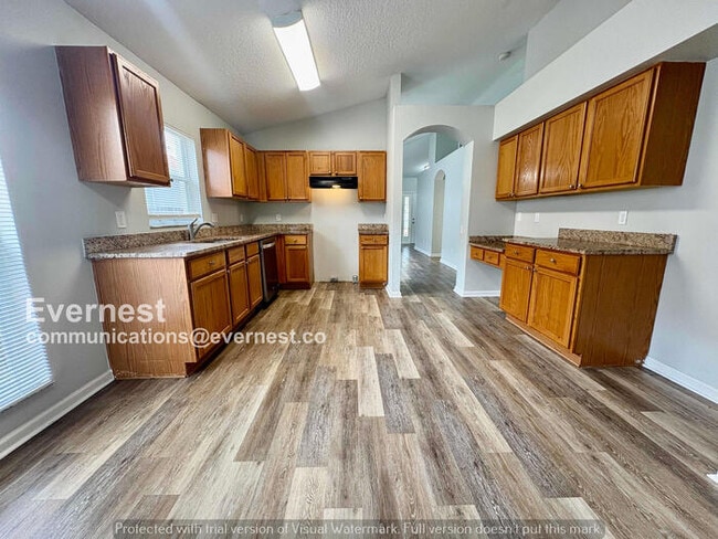 Building Photo - 4 Bed/2 Bath Home with Garage / Pet-Friendly / Coming Soon!