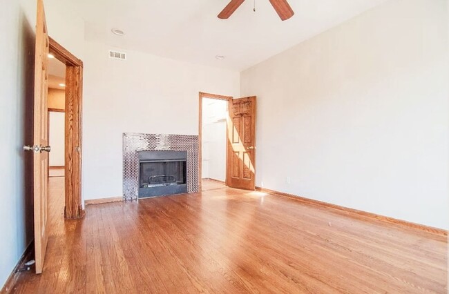 Building Photo - 4Br Home Near West Warren Blvd in Chicago