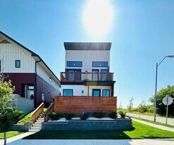 Building Photo - 2247 Tracy Ave