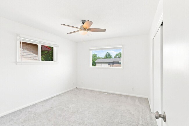 Building Photo - 204 Dove Ave