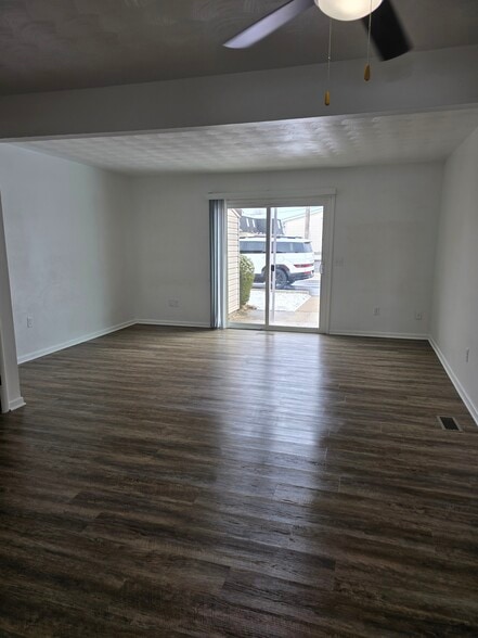 Building Photo - 162 Chris Drive