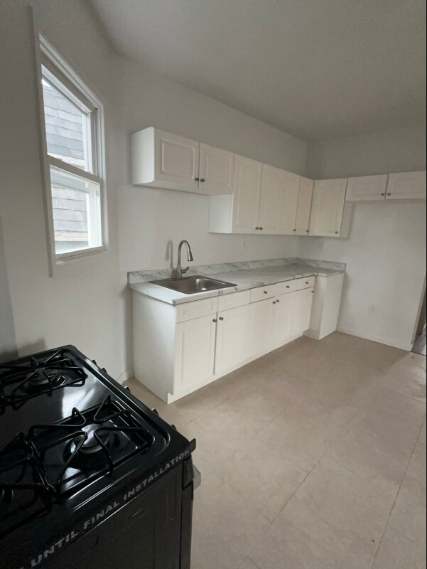 Building Photo - 826 S 15th St