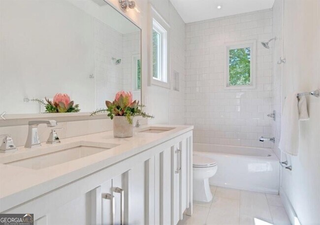 Building Photo - 740 Belt Loop SE