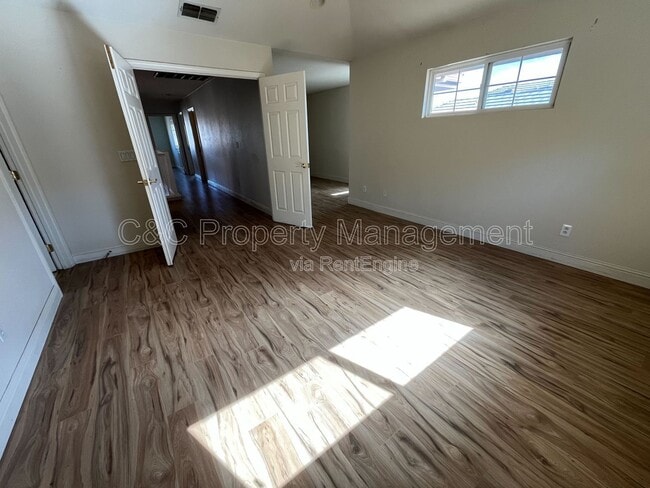 Building Photo - 1522 Peony Dr