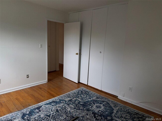 Building Photo - 27 Bon Aire Cir