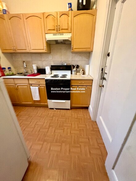 Building Photo - 583 Beacon St