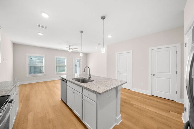 Building Photo - 219 Skylah Ln