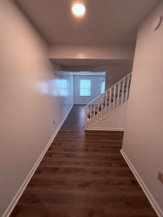 Building Photo - 460A Warrior Dr