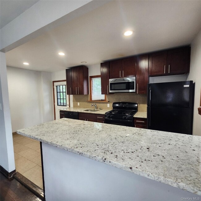Building Photo - 34 Parkside Dr