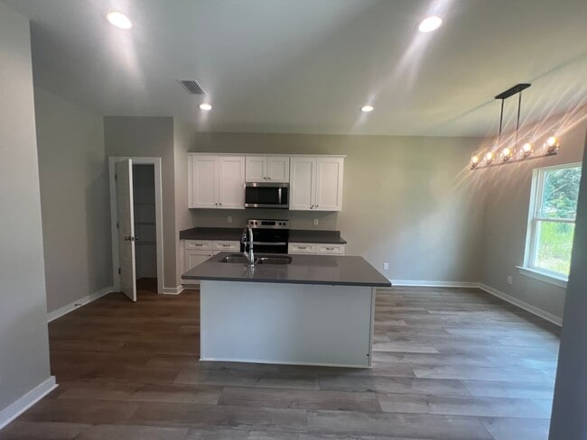 Building Photo - Home for Rent in Bay Minette, AL!! Availab...