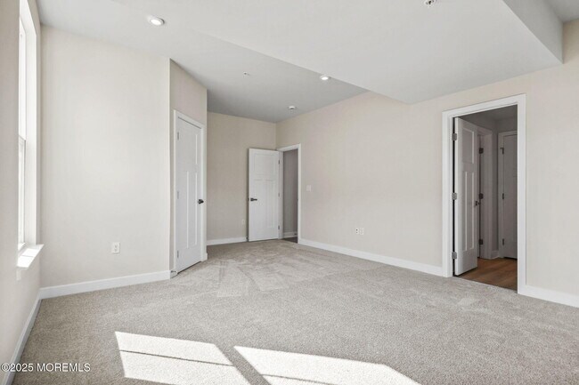Building Photo - 20 Gramercy Dr